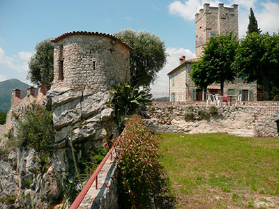 замок Туре-Левенс